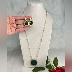 Gorgeous Gold With Emerald Green Mona Lisa Stone Pendant And Earrings Set.